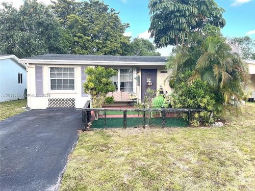 371 Sw 67th Ter, Pembroke Pines, FL, 33023-1273 | Card Image