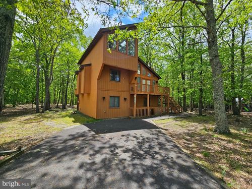 8226 Woodchuck Ct, East Stroudsburg, PA, 18301-7151 | Card Image