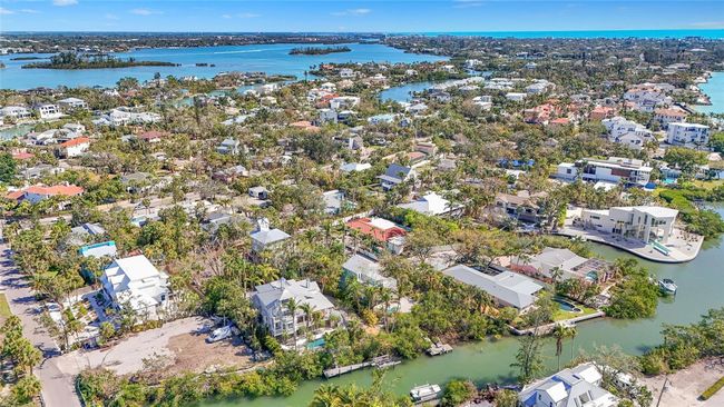 111 Faubel St, House other with 3 bedrooms, 3 bathrooms and null parking in Siesta Key FL | Image 6
