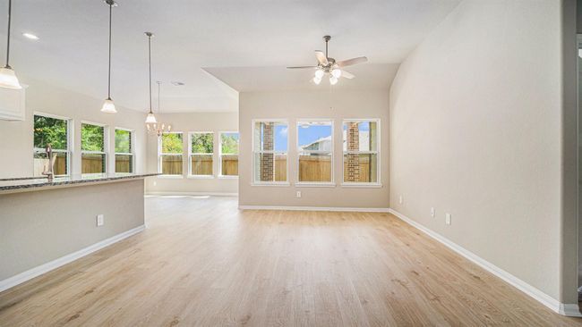 855 Waukegan Rd, House other with 4 bedrooms, 2 bathrooms and 2 parking in Conroe TX | Image 4
