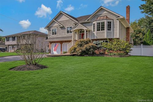 30 W Shore Rd, Oakdale, NY, 11769-2124 | Card Image