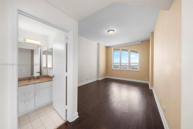 APT-2611 - 888 Brickell Key Dr, Condo with 2 bedrooms, 3 bathrooms and null parking in Miami FL | Image 19