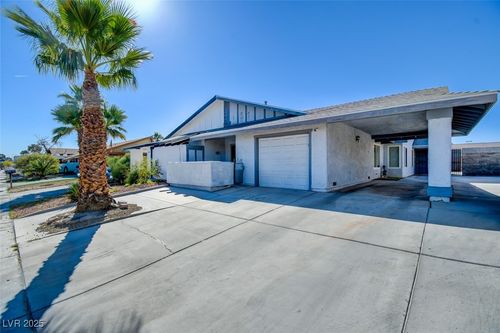 4197 Laurel Park Ave, Las Vegas, NV, 89103-3136 | Card Image