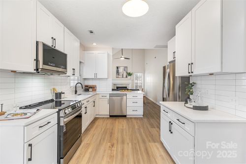 8724 Tamarron Dr, Charlotte, NC, 28277-1870 | Card Image