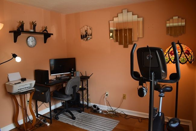 APT-1 - 11 Hulbert Rd, Condo with 2 bedrooms, 1 bathrooms and 1 parking in Worcester MA | Image 4