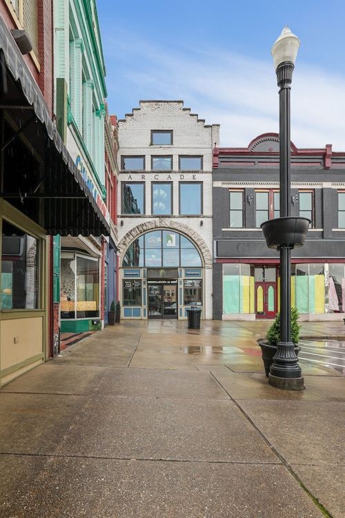142 Public Sq, Lebanon, TN, 37087-2871 | Card Image
