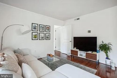 apt-321-1300 Army Navy Dr, ARLINGTON, VA, 22202-2040 | Card Image