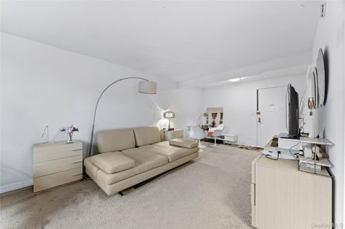 4c-2830 Briggs Ave, Bronx, NY, 10458-3336 | Card Image