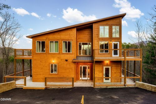 4164 Chamberlain Ln, Sevierville, TN, 37862-8158 | Card Image