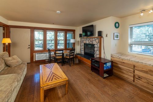 2018-18575 Sw Century Dr, Bend, OR, 97702-1950 | Card Image
