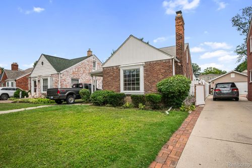 1422 Hollywood Ave, Grosse Pointe Woods, MI, 48236-1308 | Card Image