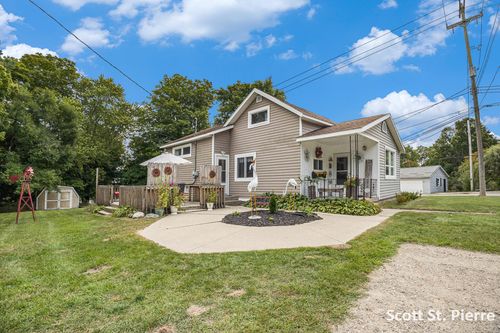 9012 Stebbins St, Montague, MI, 49437-1052 | Card Image