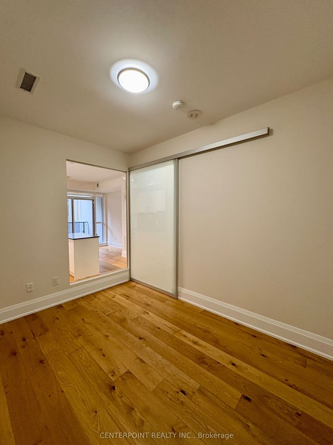 908 - 88 Cumberland St, Condo with 2 bedrooms, 1 bathrooms and null parking in Toronto ON | Image 13