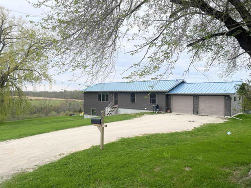 3251 110th Ave, Decorah, IA, 52101-7427 | Card Image