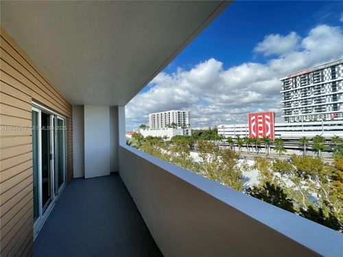 apt-702-2740 Sw 28th Ter, Miami, FL, 33133-3773 | Card Image