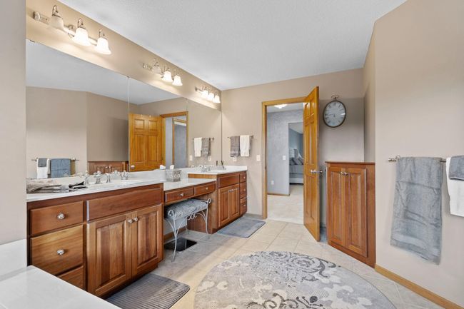 Look at all that cupboard/counter space with dual sinks and sitting area | Image 33