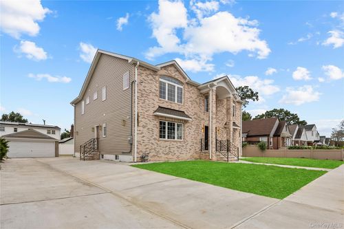 311 Lyon St, Valley Stream, NY, 11580-2527 | Card Image