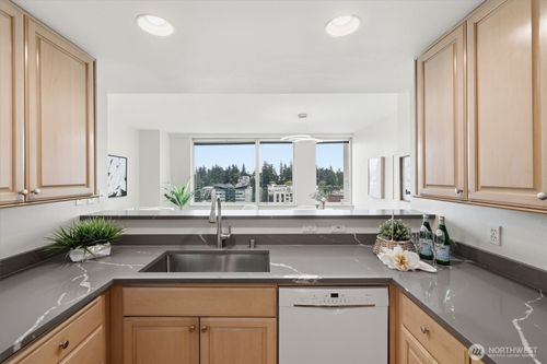1204-177 107th Ave Ne, Bellevue, WA, 98004-5937 | Card Image