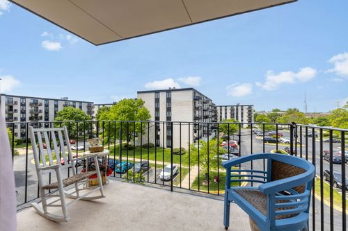 4c-9731 N Fox Glen Dr, Niles, IL, 60714-4217 | Card Image