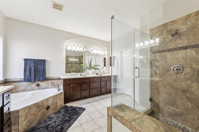 11405 Starlight Bay St, House other with 5 bedrooms, 4 bathrooms and 3 parking in Pearland TX | Image 15