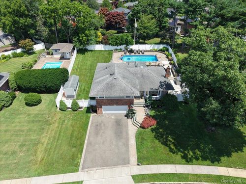 32 Lark Dr, Woodbury, NY, 11797-3204 | Card Image