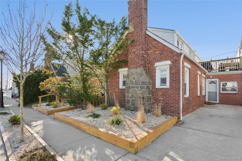 107 Pacific Blvd, Long Beach, NY, 11561-3821 | Card Image