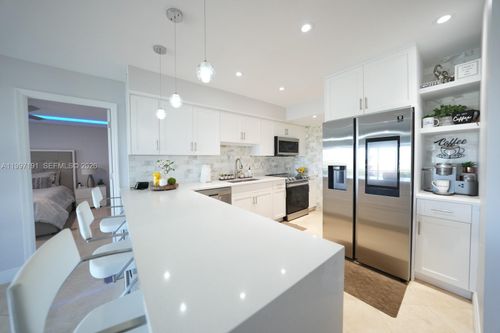 apt-827-200 Diplomat Pkwy, Hallandale Beach, FL, 33009-3769 | Card Image