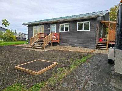 4607 55 St, House detached with 4 bedrooms, 2 bathrooms and 4 parking in Rycroft AB | Image 1