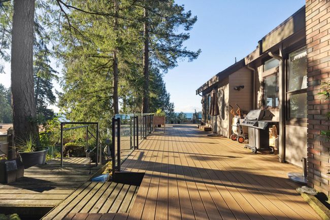 6022 Glenwynd Place, House other with 4 bedrooms, 3 bathrooms and 5 parking in West Vancouver BC | Image 33