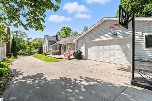 129 Center St, Elk Rapids, MI, 49629-9405 | Card Image