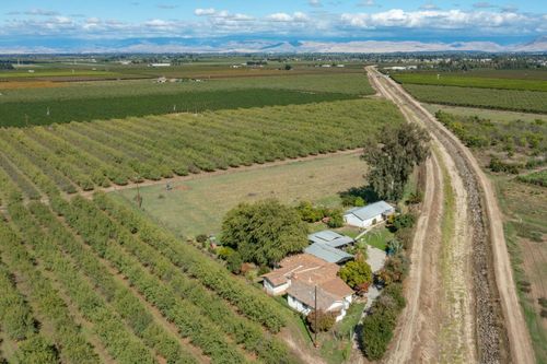 10532 E North Ave, Sanger, CA, 93657-9719 | Card Image