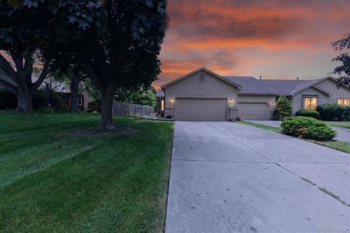 6407 Western Way, Flint, MI, 48532-2052 | Card Image
