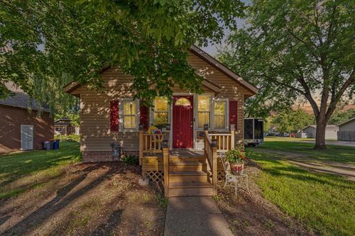 725 Francis St, Faribault, MN, 55021-6215 | Card Image