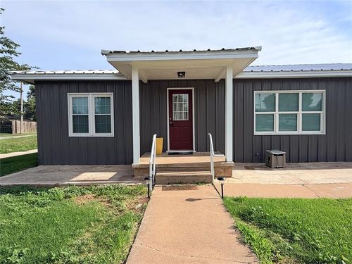 711 E Walnut Street, Fairview, OK, 73737 | Card Image