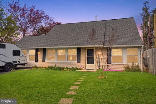 1 Larkspur Rd, LEVITTOWN, PA, 19056-2718 | Card Image