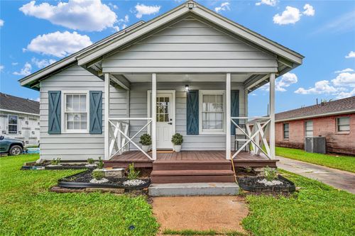 1127 W 4th St, Freeport, TX, 77541-5301 | Card Image