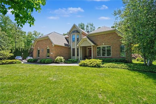 1250 Woodsview Dr, Akron, OH, 44313 | Card Image