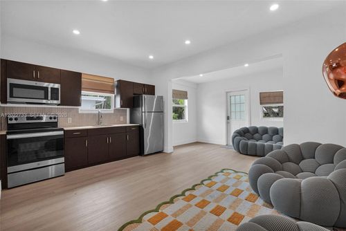 2-21 Ne 48th St, Miami, FL, 33137 | Card Image