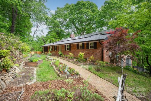 200 Allen Mountain Dr, Black Mountain, NC, 28711-2604 | Card Image