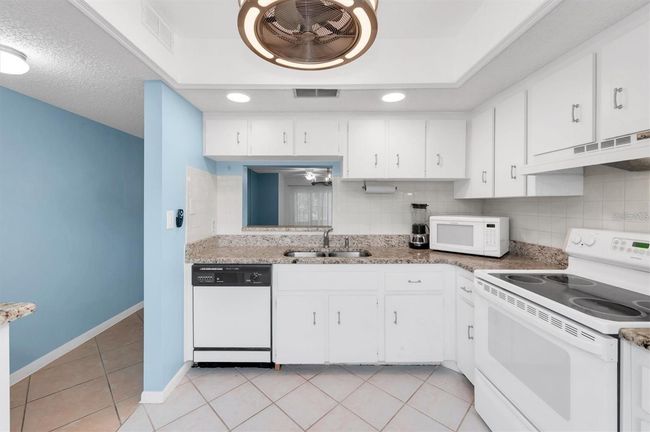 APT-103 - 845 Maple Ct, Condo with 2 bedrooms, 1 bathrooms and null parking in DUNEDIN FL | Image 5