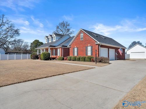 15383 Clodessa Dr, Athens, AL, 35611-5605 | Card Image