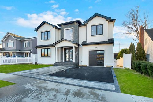 35 Castle Ln, Levittown, NY, 11756-4610 | Card Image