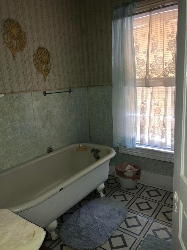 Bathroom Upper | Image 14