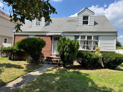 1033 Tulsa St, Uniondale, NY, 11553-1615 | Card Image