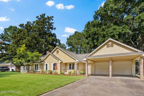209 Maplewood Dr, Madison, MS, 39110-9702 | Card Image