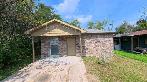 615 Shirley St, Eagle Lake, TX, 77434-2236 | Card Image