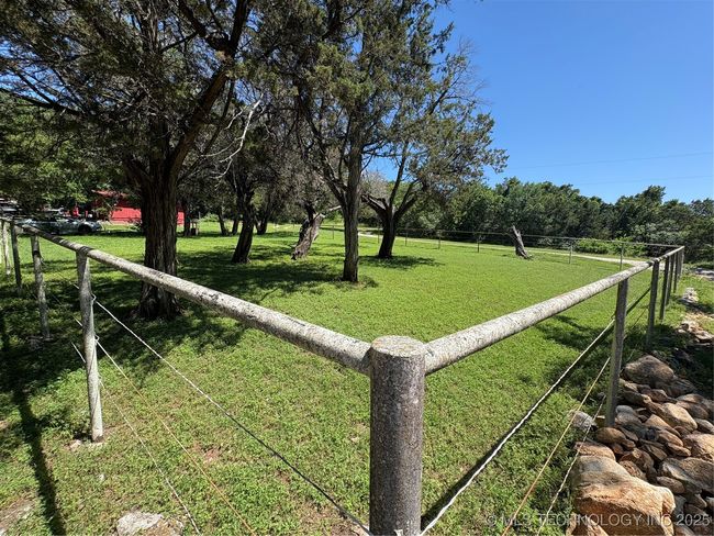 pipe/wire fence | Image 19