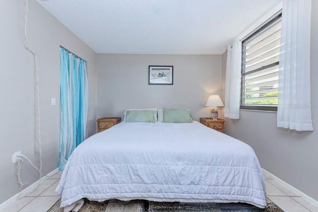 597 Lakeside Dr, Condo with 2 bedrooms, 2 bathrooms and null parking in BRADENTON FL | Image 18