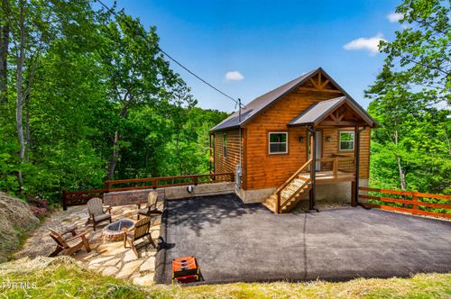 756 Ski View Ln, Sevierville, TN, 37876-4959 | Card Image