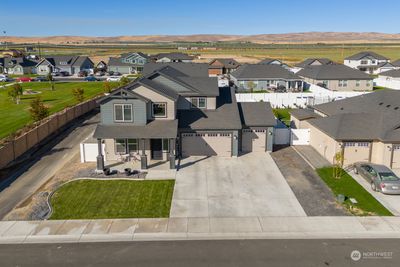 717 Ne K St, House other with 4 bedrooms, 2 bathrooms and 4 parking in Quincy WA | Image 3